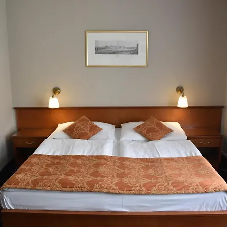 Hotel Arbes 3*