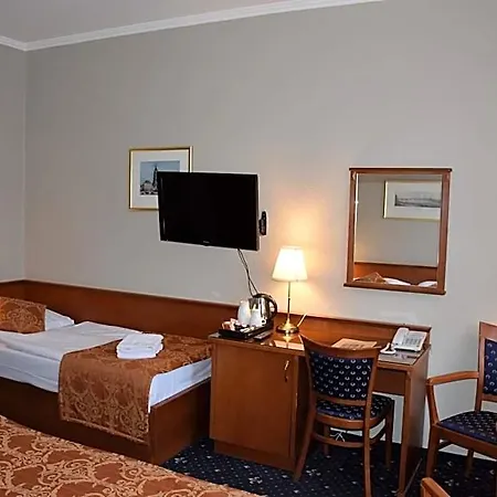 Hotel Arbes 3*