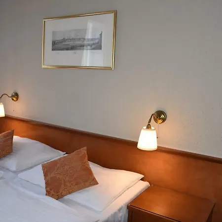 Otel Arbes